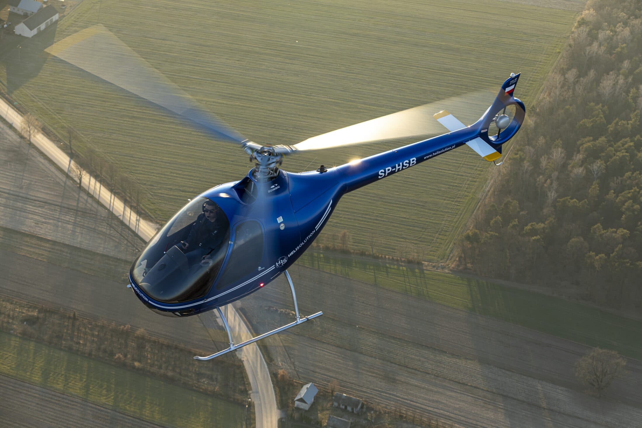 Guimbal Cabri G2 w barwach Heli Solution podczas szkolenia